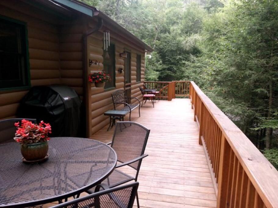 Serene & Cozy - Peaceful View - Fireplace - Creek Fleetwood المظهر الخارجي الصورة