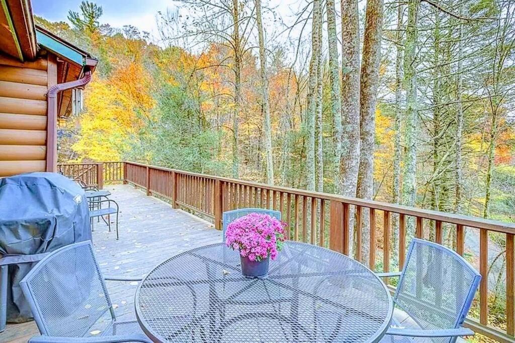 Serene & Cozy - Peaceful View - Fireplace - Creek Fleetwood المظهر الخارجي الصورة